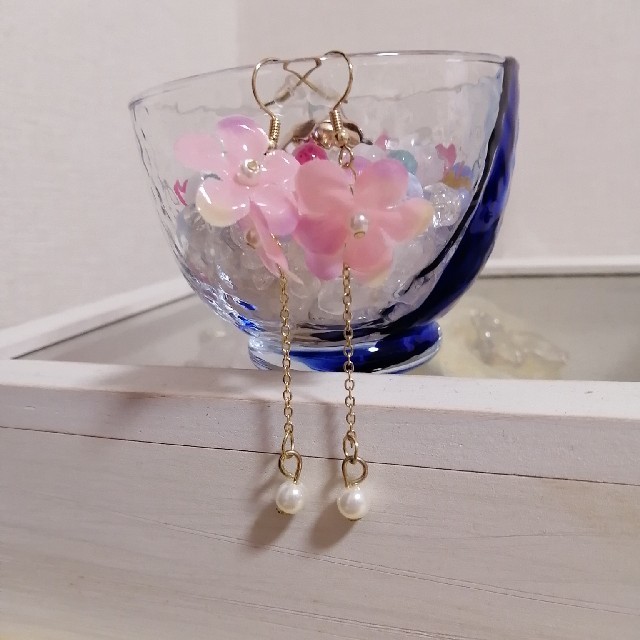 ピアス　花　ピンク　パール　イヤリング レディースのアクセサリー(ピアス)の商品写真