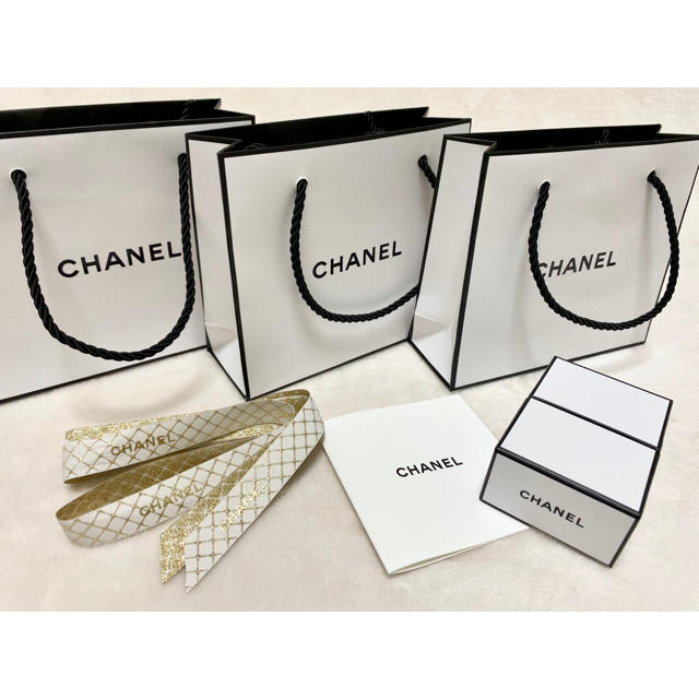 CHANEL(シャネル)のCHANEL シャネル　ギフトセット　ショッパー　ギフトボックス　ゴールドリボン レディースのバッグ(ショップ袋)の商品写真