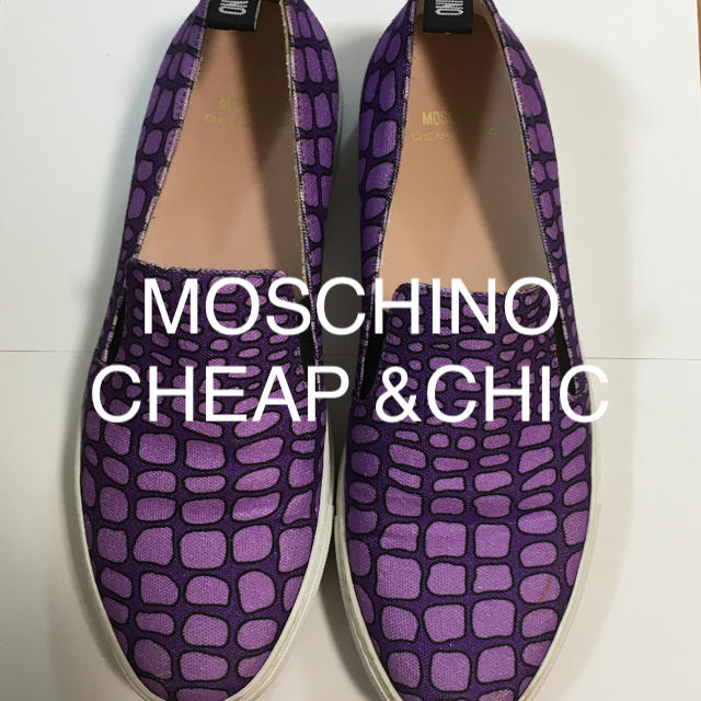 MOSCHINO(モスキーノ)の美品！モスキーノ　個性派　紫系　スリッポン　スニーカー　ぺったんこ靴 レディースの靴/シューズ(スリッポン/モカシン)の商品写真