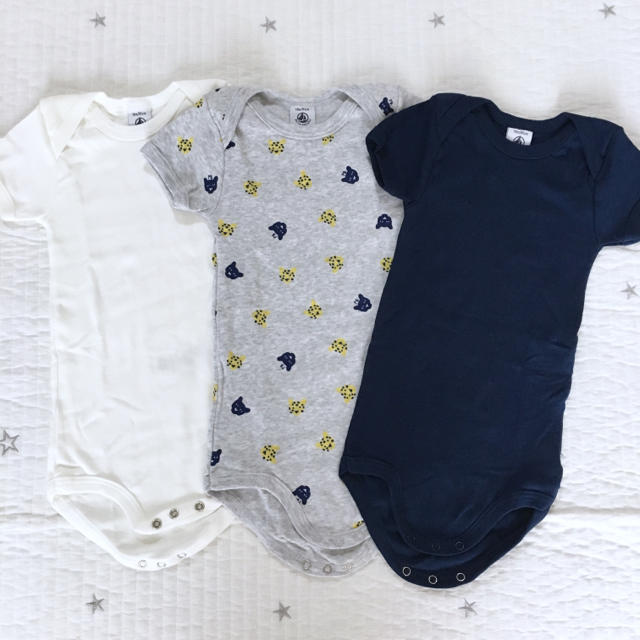 PETIT BATEAU(プチバトー)の新品未使用  プチバトー  半袖ボディ  3枚組  18m キッズ/ベビー/マタニティのベビー服(~85cm)(肌着/下着)の商品写真