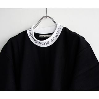 アクネ(ACNE)のAcne Studious ロゴ ハイネック Tシャツ edition別注(Tシャツ/カットソー(半袖/袖なし))