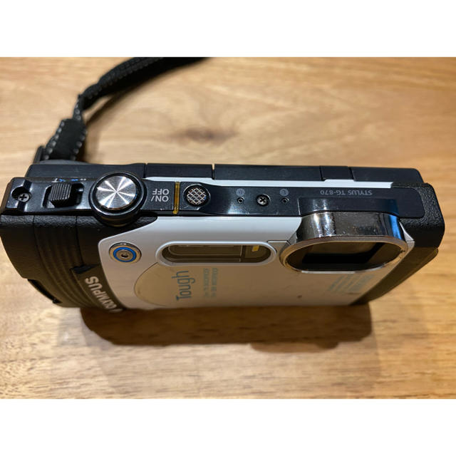 OLYMPUS(オリンパス)のOLYMPUS tg-870  tough ホワイト　デジタルカメラ　防塵防水 スマホ/家電/カメラのカメラ(コンパクトデジタルカメラ)の商品写真