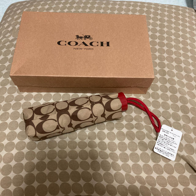 COACH(コーチ)の新品　COACH折り畳み傘 レディースのファッション小物(傘)の商品写真