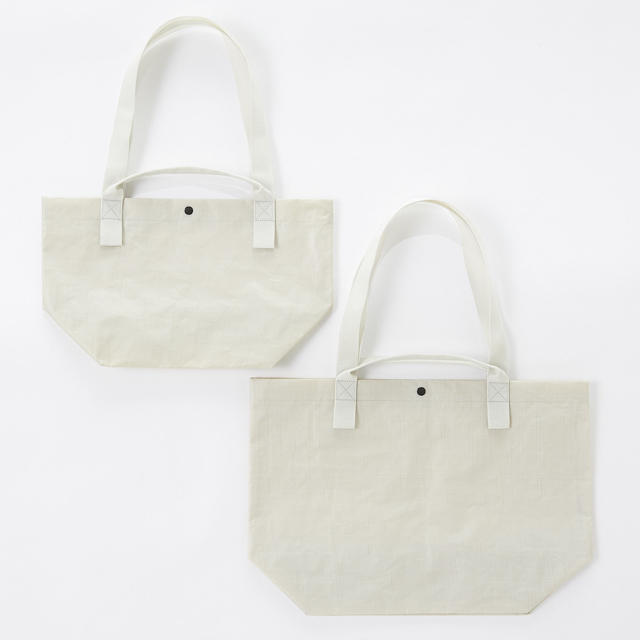 MUJI (無印良品)(ムジルシリョウヒン)のポリエチレンシート・トートバッグ 約５３×３６×１９ｃｍ・ベージュ レディースのバッグ(エコバッグ)の商品写真