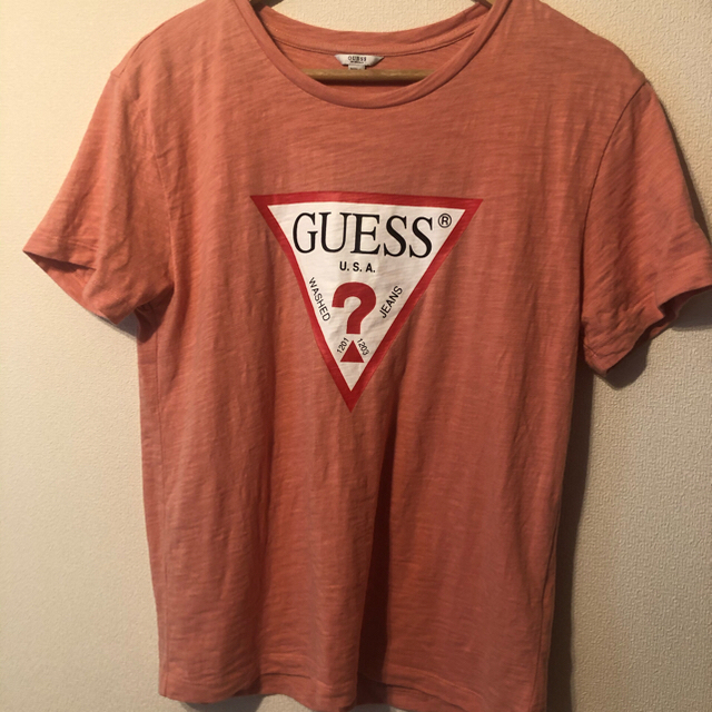 GUESS(ゲス)のGUESS Tシャツ　ピンク　赤 レディースのトップス(Tシャツ(半袖/袖なし))の商品写真