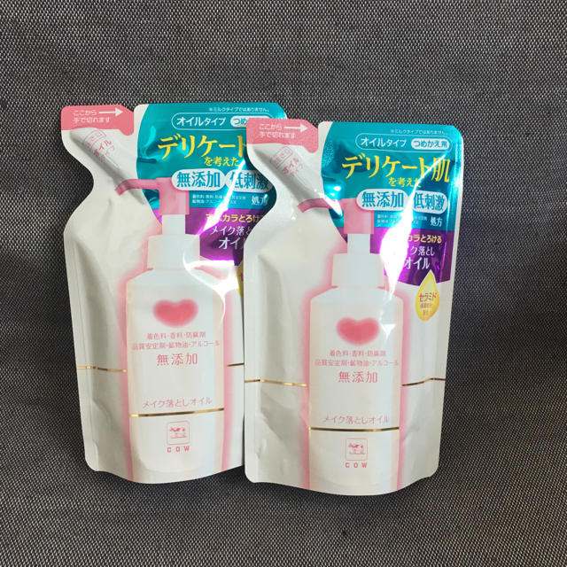 COW(カウブランド)のカウブランド 無添加 メイク落とし オイル 詰替用 新品 未使用 2個 コスメ/美容のスキンケア/基礎化粧品(クレンジング/メイク落とし)の商品写真