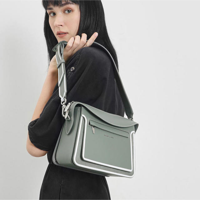 Charles and Keith(チャールズアンドキース)のCharles&Keith トップフラップ サッチェル レディースのバッグ(ショルダーバッグ)の商品写真