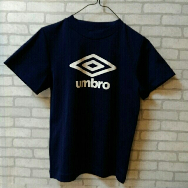 UMBRO(アンブロ)の【美品】アンブロ シャツ 130 umbro キッズ/ベビー/マタニティのキッズ服男の子用(90cm~)(Tシャツ/カットソー)の商品写真