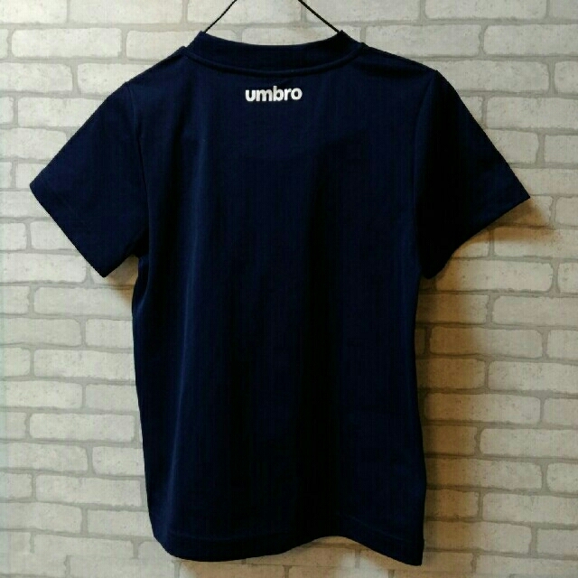 UMBRO(アンブロ)の【美品】アンブロ シャツ 130 umbro キッズ/ベビー/マタニティのキッズ服男の子用(90cm~)(Tシャツ/カットソー)の商品写真