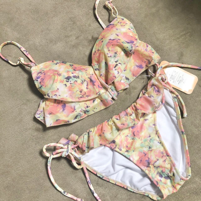 PEAK&PINE(ピークアンドパイン)の新品＊タグ付きGRL 花柄水着 ビキニ レディースの水着/浴衣(水着)の商品写真