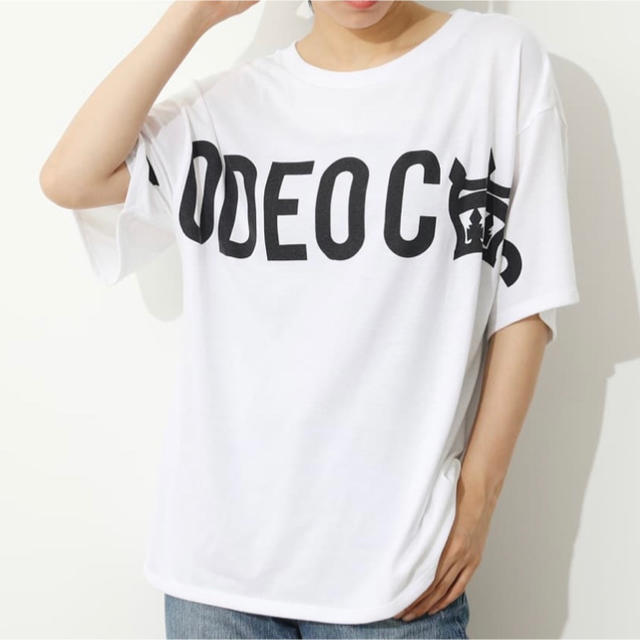 RODEO CROWNS WIDE BOWL(ロデオクラウンズワイドボウル)のオーバーロゴTシャツ レディースのトップス(Tシャツ(半袖/袖なし))の商品写真