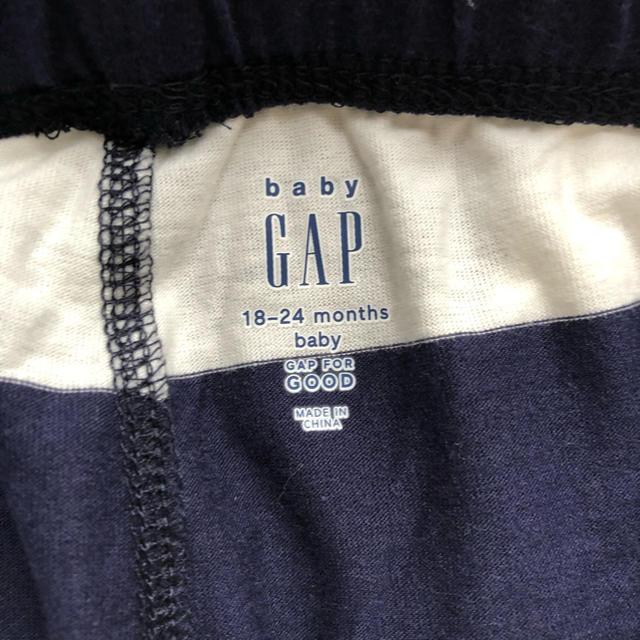 babyGAP(ベビーギャップ)の未使用 baby  GAP ボーダー ズボン 90 キッズ/ベビー/マタニティのキッズ服男の子用(90cm~)(パンツ/スパッツ)の商品写真