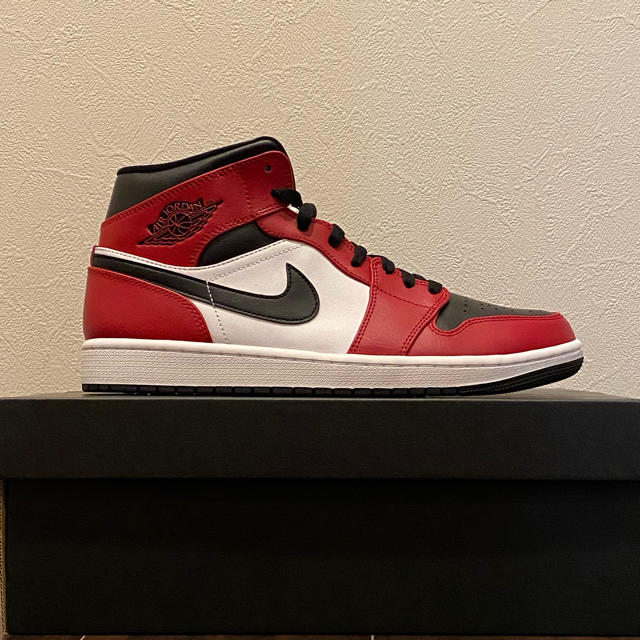 NIKE AIR JORDAN 1 MID CHICAGO BLACK TOE