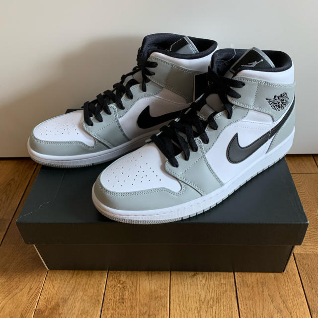 NIKE(ナイキ)のNIKE AIR JORDAN 1 MID SMOKE GREY 27 メンズの靴/シューズ(スニーカー)の商品写真