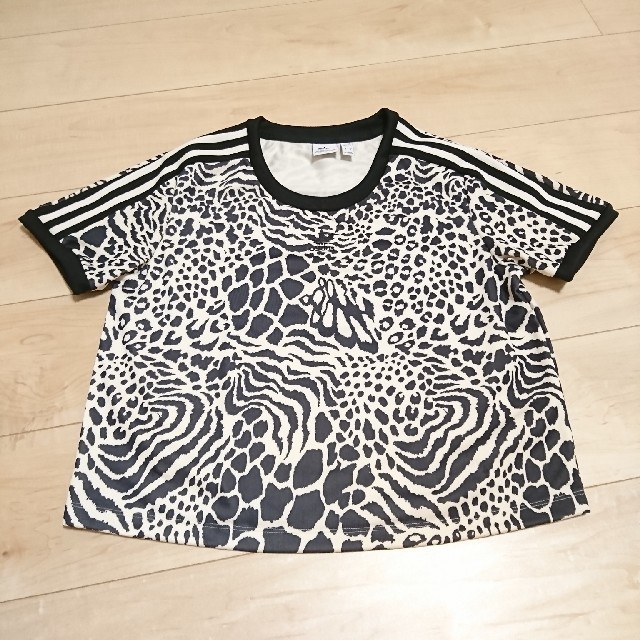 adidas(アディダス)のadidasoriginals アディダス オリジナルス Tシャツ ヒョウ柄 レディースのトップス(Tシャツ(半袖/袖なし))の商品写真