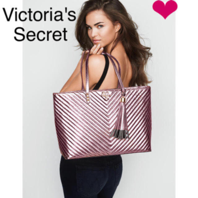 Victoria's Secret(ヴィクトリアズシークレット)の★Victoria's Secret★ タッセル付き★ピンク★軽い レディースのバッグ(トートバッグ)の商品写真