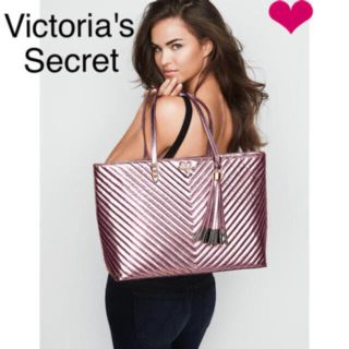 ヴィクトリアズシークレット(Victoria's Secret)の★Victoria's Secret★ タッセル付き★ピンク★軽い(トートバッグ)