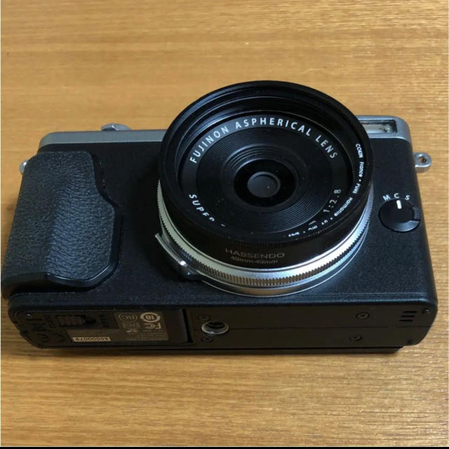 富士フイルム(フジフイルム)のFUJIFILM X70 おまけ多数 スマホ/家電/カメラのカメラ(ミラーレス一眼)の商品写真