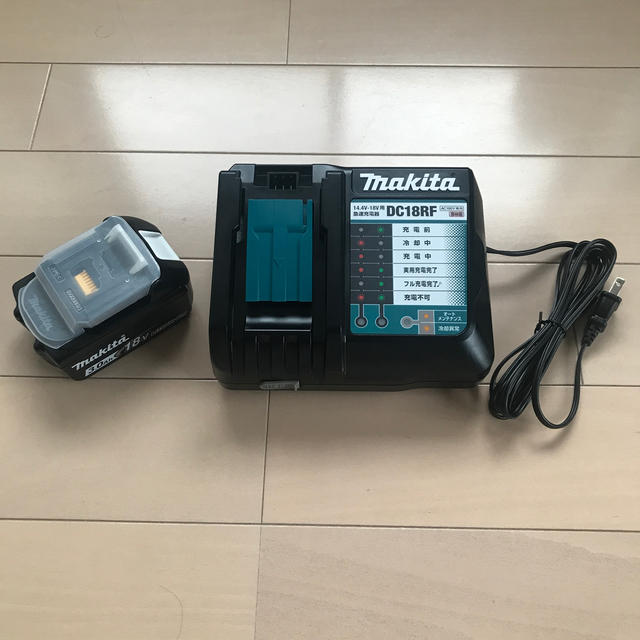 Makita(マキタ)の超美品マキタ純正品18V3.0Ahバッテリー、充電器セット スポーツ/アウトドアの自転車(工具/メンテナンス)の商品写真