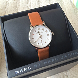 マークバイマークジェイコブス(MARC BY MARC JACOBS)のベイカーブラウン(腕時計)