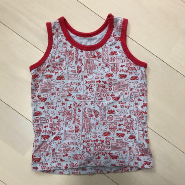 UNIQLO(ユニクロ)のUNIQLO タンクトップ 90 2点セット【美品】 キッズ/ベビー/マタニティのキッズ服男の子用(90cm~)(Tシャツ/カットソー)の商品写真