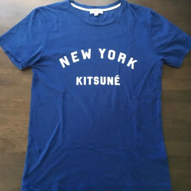 MAISON KITSUNE'(メゾンキツネ)のメゾンキツネ キツネT NY ニューヨークロゴ Tシャツ ブルー 青 メンズのトップス(Tシャツ/カットソー(半袖/袖なし))の商品写真