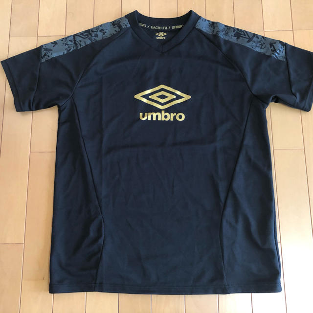 UMBRO(アンブロ)のumbro プラクティスシャツ スポーツ/アウトドアのサッカー/フットサル(ウェア)の商品写真