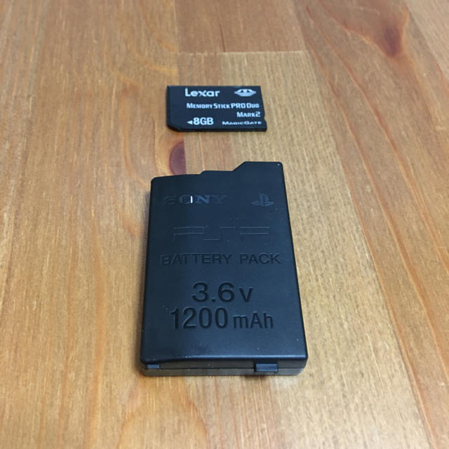 PSP 3000 メモリー8GB ＋バッテリーパック ＋ ソフト4本セット 3