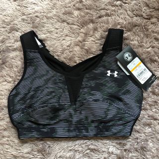 アンダーアーマー(UNDER ARMOUR)のタグ付き！　未使用　アンダーアーマー　ブラトップ(ウェア)