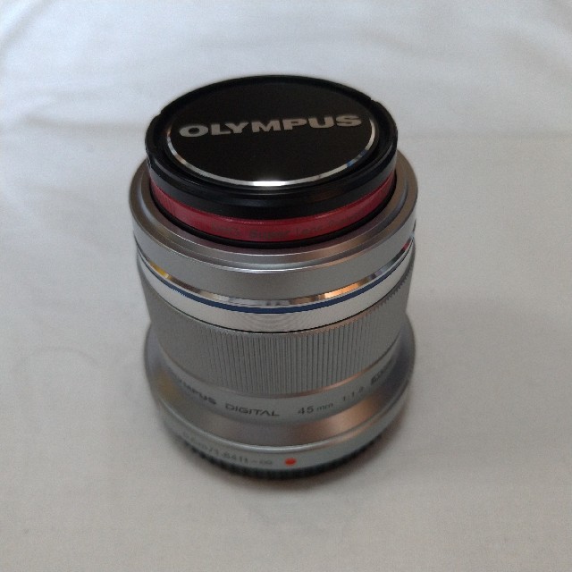 OLYMPUS(オリンパス)のオリンパス OLYMPUS M.ZUIKO DIGITAL 45mm f1.8 スマホ/家電/カメラのカメラ(レンズ(単焦点))の商品写真
