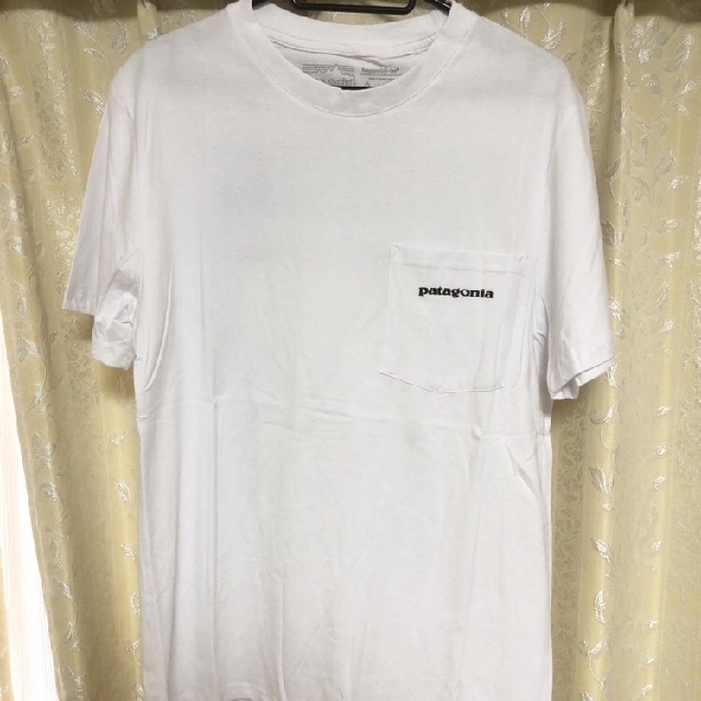 patagonia(パタゴニア)の【Lサイズ】パタゴニア ホワイト Tシャツ 半袖 胸ポケットつき メンズのトップス(Tシャツ/カットソー(半袖/袖なし))の商品写真