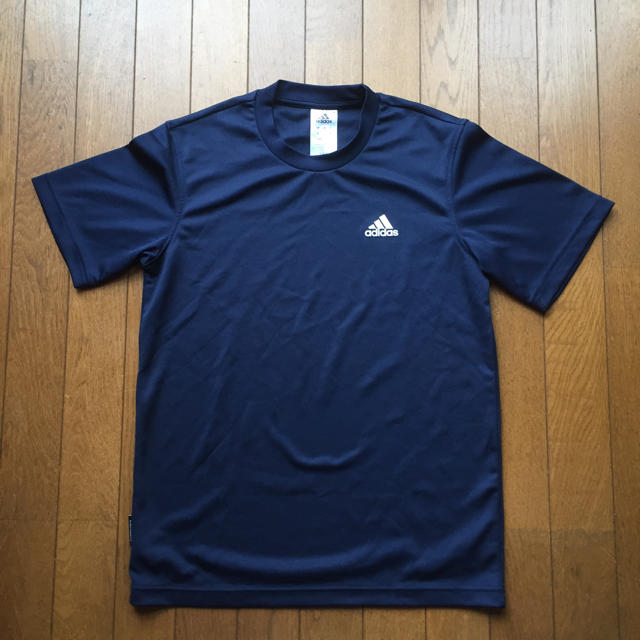 adidas(アディダス)のゆい様専用 アディダス ワンポイントTシャツ Sサイズ スポーツ/アウトドアのランニング(ウェア)の商品写真