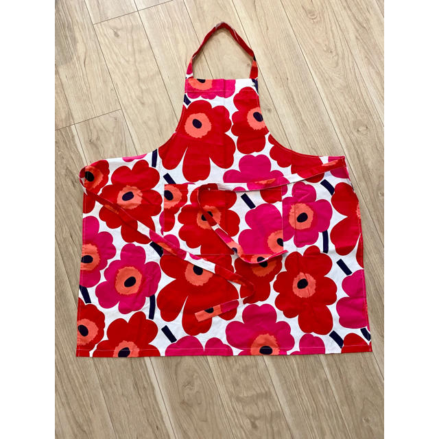 marimekko(マリメッコ)の未使用マリメッコエプロン　赤 レディースのレディース その他(その他)の商品写真