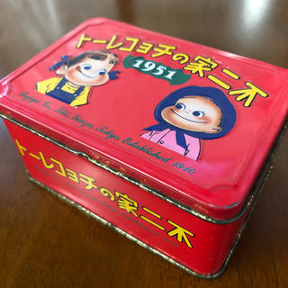フジヤ(不二家)の当時もの  超レア  右から表記  ペコちゃんチョコレート缶  昭和レトロ(キャラクターグッズ)