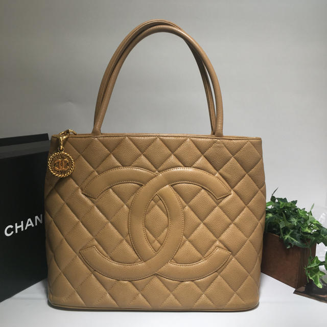 驚きの値段で CHANEL - 7/17まで✨定価25万✨美品✨CHANEL 復刻トート