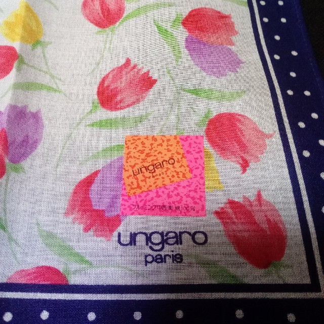 emanuel ungaro(エマニュエルウンガロ)のレディース　ハンカチ　ハンカチーフ　ungaro Paris　新品未使用 レディースのファッション小物(ハンカチ)の商品写真