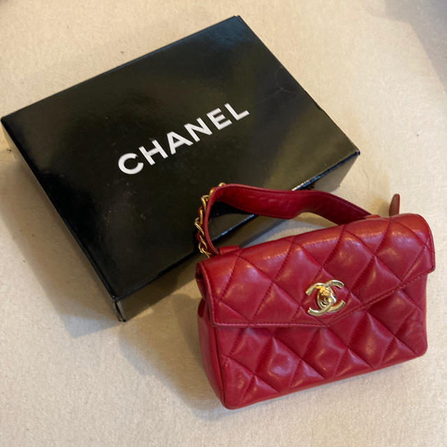 CHANEL シャネル　ウエストポーチ　赤シャネル