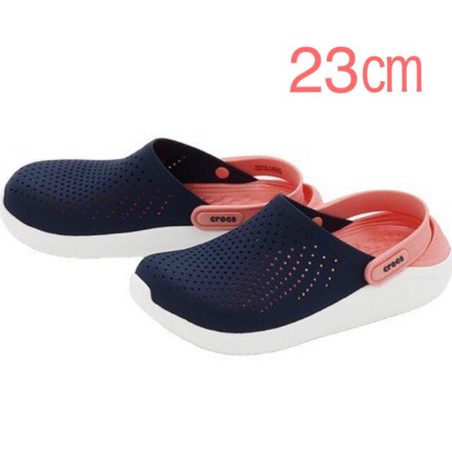 crocs(クロックス)のcrocs クロックス ライトライド 23㎝ 新品 新素材 サンダル ネイビー レディースの靴/シューズ(サンダル)の商品写真