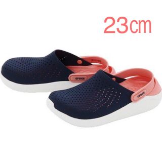 クロックス(crocs)のcrocs クロックス ライトライド 23㎝ 新品 新素材 サンダル ネイビー(サンダル)