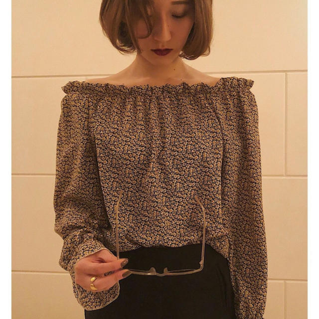 BEAUTY&YOUTH UNITED ARROWS(ビューティアンドユースユナイテッドアローズ)のpapermoon off-shoulder blouse レディースのトップス(シャツ/ブラウス(長袖/七分))の商品写真