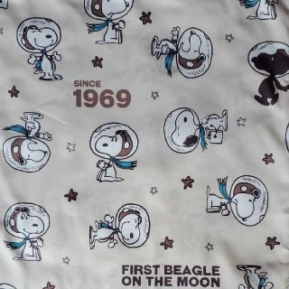 スヌーピー(SNOOPY)の②100×50cm　可愛いスヌーピー★アストロノーツ　シーツ生地はぎれ　ベージュ(生地/糸)