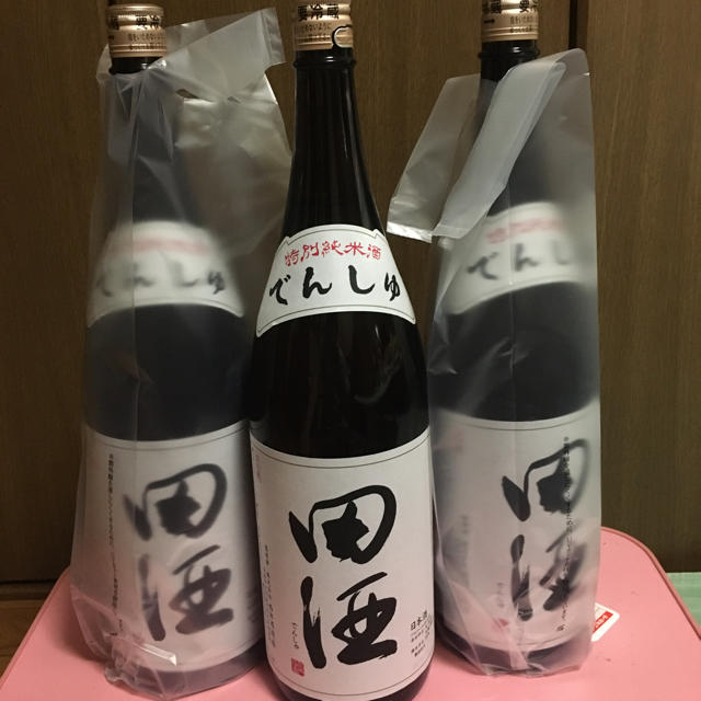 　　田酒　特別純米酒　1.8ℓ ３本 食品/飲料/酒の酒(日本酒)の商品写真