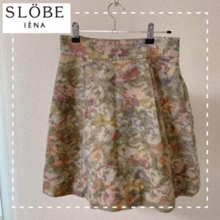 スローブイエナ(SLOBE IENA)の【美品!!】イエナ 膝上花柄スカート(ミニスカート)