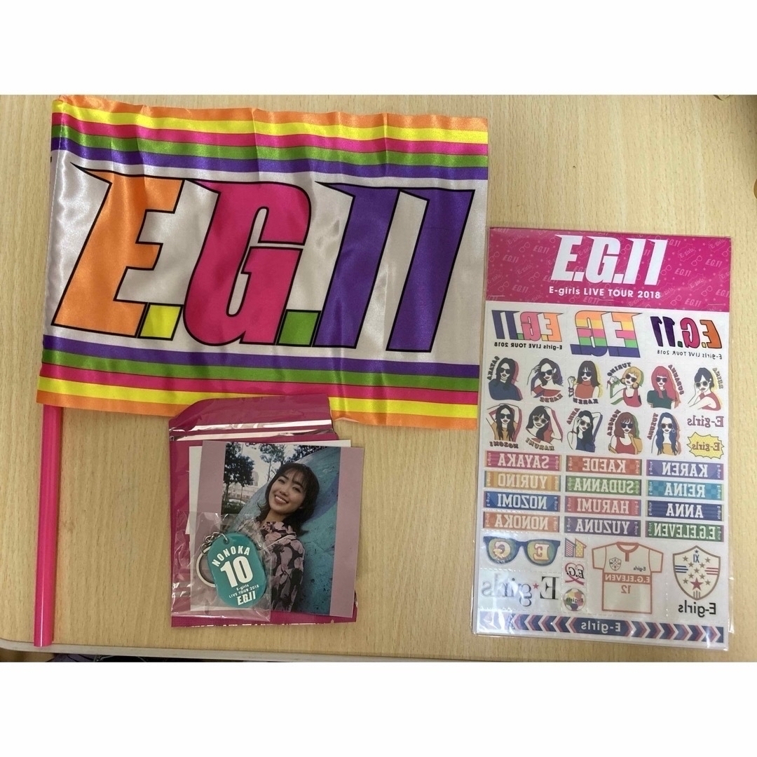 E-girls(イーガールズ)の【ゆ様専用】【限定品】E-girls 楓　フラッグ　旗 エンタメ/ホビーのタレントグッズ(アイドルグッズ)の商品写真