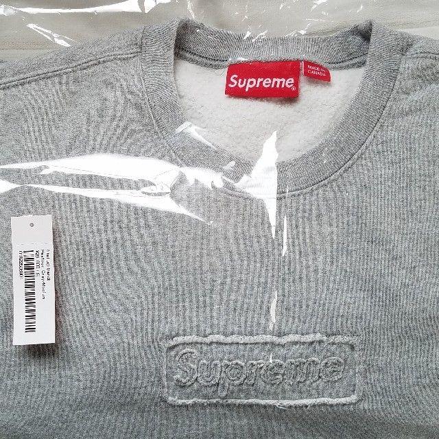 【M】Supreme Cutout Logo Crewneck 1