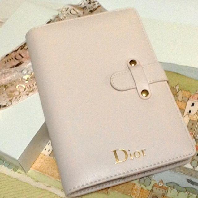 Dior(ディオール)の💕新品💕ディオール手帳【スペシャルギフト】オリジナルノート＆ラッピングリボン インテリア/住まい/日用品の文房具(ノート/メモ帳/ふせん)の商品写真