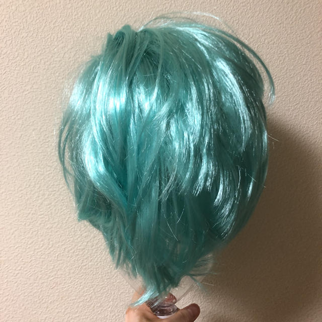 小さな梅さん専用です。初音ミク色ショートヘアウィッグ エンタメ/ホビーのコスプレ(衣装一式)の商品写真