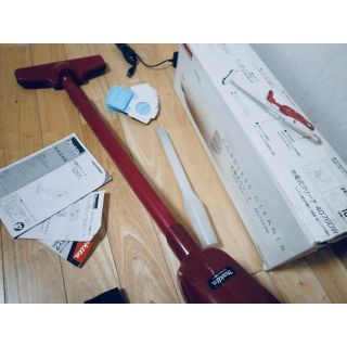 マキタ(Makita)の美品★ マキタ(Makita) 充電式クリーナ(レッド色) 4076D(掃除機)