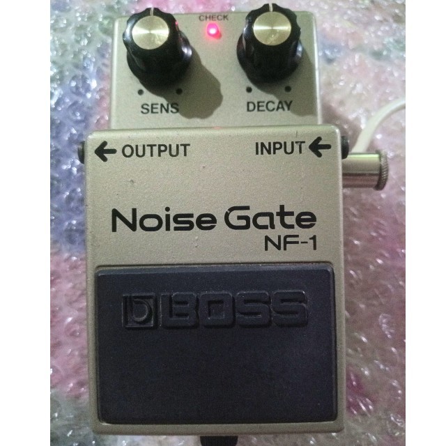 BOSS(ボス)のboss noise gate nf-1 ビンテージペダル 楽器のギター(エフェクター)の商品写真