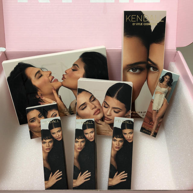 Kylie Cosmetics(カイリーコスメティックス)のKENDALL BY KYLIE COSMETICS コスメ/美容のベースメイク/化粧品(アイシャドウ)の商品写真